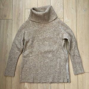 Banana Republic Merino Fine Wool Blend Side Zipper Sweater in Beige Size S